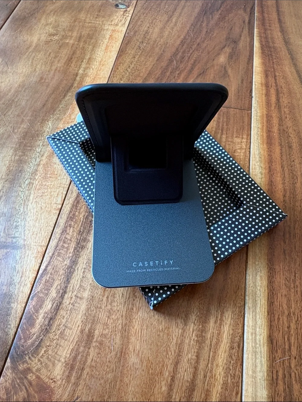 Casetify Bee Snappy Cardholder Stand